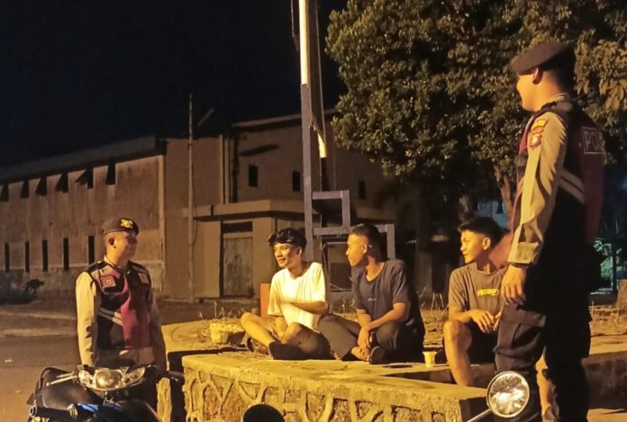 Polres Bintan dan jajaran Polsek dibawah naungan Polres saat melaksanakan patroli rutin, Selasa (31/10)malam hari untuk menjamin kamtibmas agar tetap kondusif f,Polres Bintan