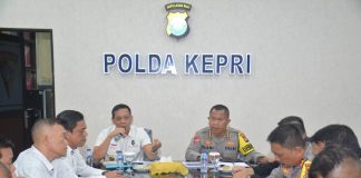 Kompolnas Tinjau Persiapan Pemilu dan Pergantian Tahun Baru di Kepri Komisi Kepolisian Nasional Republik Indonesia (Kompolnas RI) melakukan kunjungan kerja ke Polda Kepulauan Riau (Kepri), Rabu (27/12) f,Polda Kepri