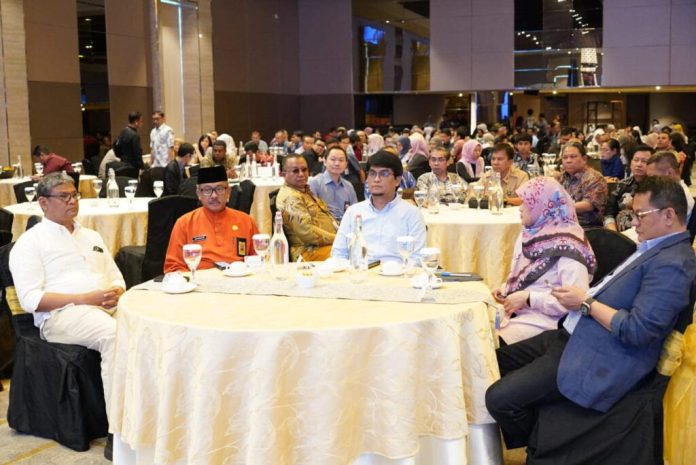 Wali Kota Batam, Muhammad Rudi diwakili Sekretaris Daerah Kota Batam saat menghadiri acara Rapat Evaluasi Pelaksanaan SKD CPNS dan Seleksi Kompetensi PPPK Serta Persiapan SKD CPNS Tahun 2023, di Best Western Premier, Rabu (13/12) f,Pemko Batam