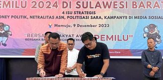 Bawaslu Sulawesi Barat dan AMSI Sulbar Sepakati Nota Kesepahaman Cegah Hoaks dan Informasi Tidak Benar dalam Pemilu 2024 Badan Pengawas Pemilihan Umum (Bawaslu) Provinsi Sulawesi Barat dan Asosiasi Media Siber Indonesia (AMSI) Provinsi Sulawesi Barat (Sulbar) menandatangani nota kesepahaman terkait pengawasan pemilu, Sabtu (9/12) F,AMSI Sulbar