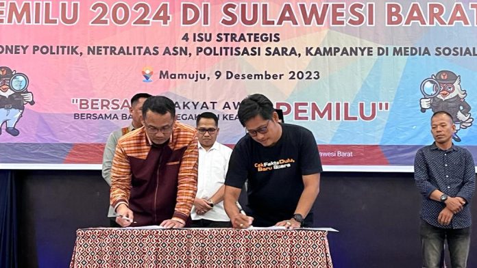 Badan Pengawas Pemilihan Umum (Bawaslu) Provinsi Sulawesi Barat dan Asosiasi Media Siber Indonesia (AMSI) Provinsi Sulawesi Barat (Sulbar) menandatangani nota kesepahaman terkait pengawasan pemilu, Sabtu (9/12) F,AMSI Sulbar