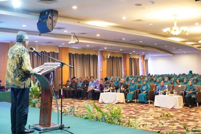 Sekretaris Daerah Kota Batam, Jefridin, menghadiri Penguatan Kelembagaan PKK RW Kecamatan Bulang dan Kecamatan Galang, di Golden View Hotel, Kamis (21/12) f, Pemko Batam