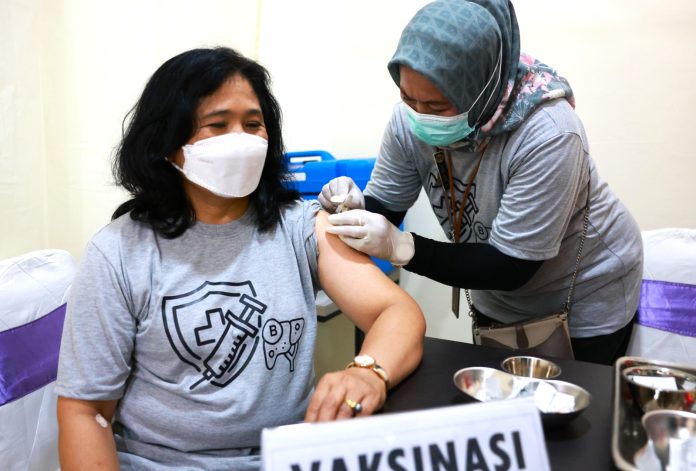 Direktur Jenderal Pencegahan dan Pengendalian Penyakit Maxi Rein Rondonuwu mengingatkan masyarakat untuk segera melakukan vaksinasi COVID-19 baik dosis lengkap maupun booster f,kemkes