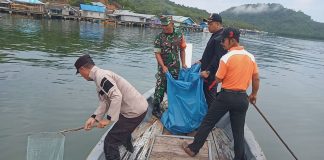 Polsek Tambelan Bersama Uspika Tambelan dan Warga Bersihkan Bibir Pantai Tempat Tinggal Penduduk Kapolsek Tambelan Ipda Taufik bersama dengan unsur pimpinan kecamatan (Uspika) dan masyarakat serta perangkat desa bersama-sama membersihkan bibir pantai dari sampah, Kamis (7/12) f, Polsek Tambelan