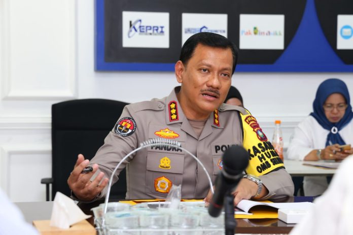 Kabidhumas Polda Kepri Kombes. Pol. Zahwani Pandra Arsyad, S.H., M.Si., mengatakan Brigjen. Pol. Drs. Yan Fitri Halimansyah M.H., ditunjuk menjadi Kapolda Kepri menggantikan Irjen. Pol. Drs. Tabana Bangun, M.Si., Jumat (8/12) f, Polda Kepri