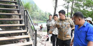 Pantai Lagundi-Onan Runggu Diharap Bisa Selesai Sebelum Tahun Baru 2024 Bupati Samosir, Vandiko T. Gultom memantau pembangunan penataan Pantai Lagundi-Onan Runggu, Senin (11/12) f,diskominfo samosir