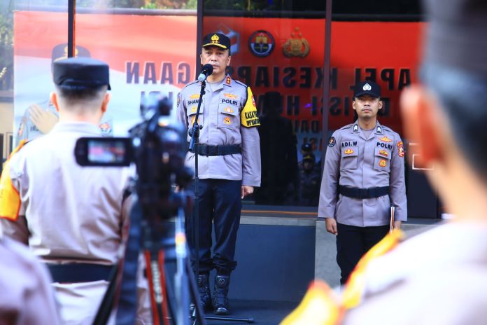 Kadiv Humas Polri Irjen. Pol. Sandi Nugroho memimpin upacara gelar pasukan Kesiapsiagaan Ops Lilin 2023 Humas Polri dalam pengamanan Natal dan Tahun Baru (Nataru) 2024 f, Humas Polri