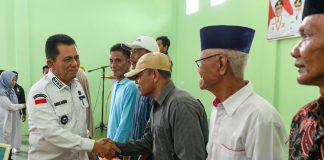 Pemprov Kepri Serahkan Bantuan Paket Sembako di Desa Durai, Moro, Sugi Besar dan Belat Gubernur Kepri H. Ansar Ahmad menyerahkan Bantuan Kesejahteraan Sosial berupa Bahan Pokok Sembako Tahun 2023 sebanyak 4.040 paket yang berlokasi di Kabupaten Karimun f, diskominfo Kepri