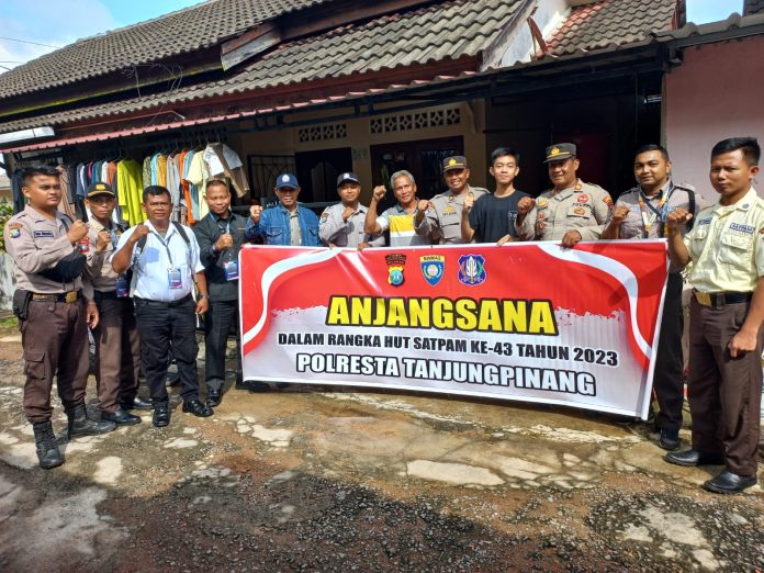 Kapolresta Tanjungpinang Kombes Pol. H. Ompusunggu, melalui Ps.Kasat Binmas AKP Narsanta, mengatakan Polresta Tanjungpinang menggelar kegiatan anjangsana, hari Senin, (18/12) kemarin f,Polresta Tanjungpinang