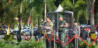 Libatkan 1338 Personel, Berikut Strategi Pengamanan Natal dan Tahun Baru Kapolda Kepri Brigjen. Pol. Drs. Yan Fitri Halimansyah, memimpin Apel Gelar Pasukan Operasi Lilin Seligi 2023 di Lapangan Bhayangkara Mapolda Kepri, Kamis (21/12) f, Humas Polda Kepri
