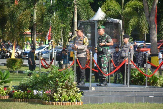 Kapolda Kepri Brigjen. Pol. Drs. Yan Fitri Halimansyah, memimpin Apel Gelar Pasukan Operasi Lilin Seligi 2023 di Lapangan Bhayangkara Mapolda Kepri, Kamis (21/12) f, Humas Polda Kepri