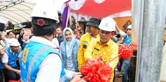 Setelah 64 Tahun, Listrik di Pulau Buluh Kini Nyala 24 Jam Gubernur Kepulauan Riu H. Ansar Ahmad meresmikan Pengoperasian Saluran Kabel Laut Tegangan Menengah 20 kV (kiloVolt) di Pulau Buluh, Kota Batam, Sabtu (23/12) f,diskominfo Kepri