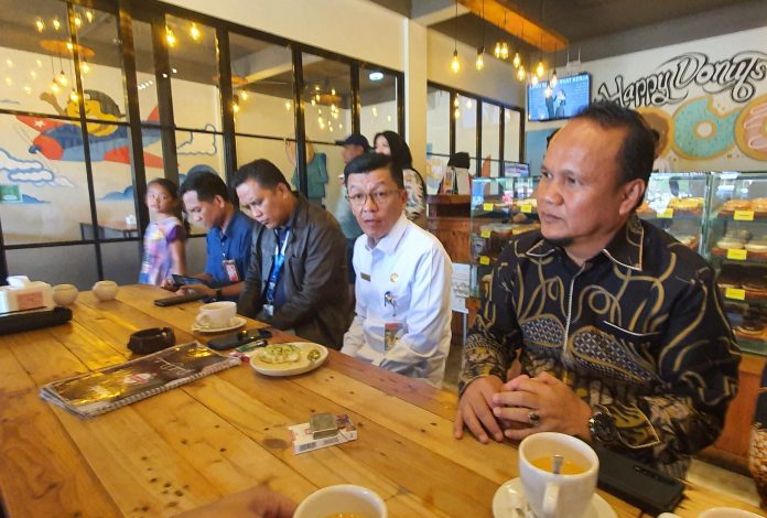 Kepala Dinas Komunikasi dan Informatika Provinsi Kepri, Hasan mengatakan Areal Bandara Raja Haji Fisabilillah (RHF) Tanjungpinang dan Kawasan Kota Lama Jl. Merdeka - Teuku Umar yang telah selesai penataannya oleh Pemprov Kepulauan Riau akan diresmikan oleh Gubernur Ansar Ahmad pada hari Sabtu, (30/12) f,diskominfo Kepri