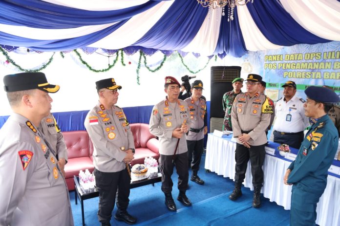 Kabareskrim Polri Komjen Pol. Drs. Wahyu Widada, M.Phil, lakukan pengecekan kesiapan Pos Pam Yan di Pelabuhan Punggur dan pelabuhan Mega Mall Batam Center, Sabtu (30/12) f, Polda Kepri