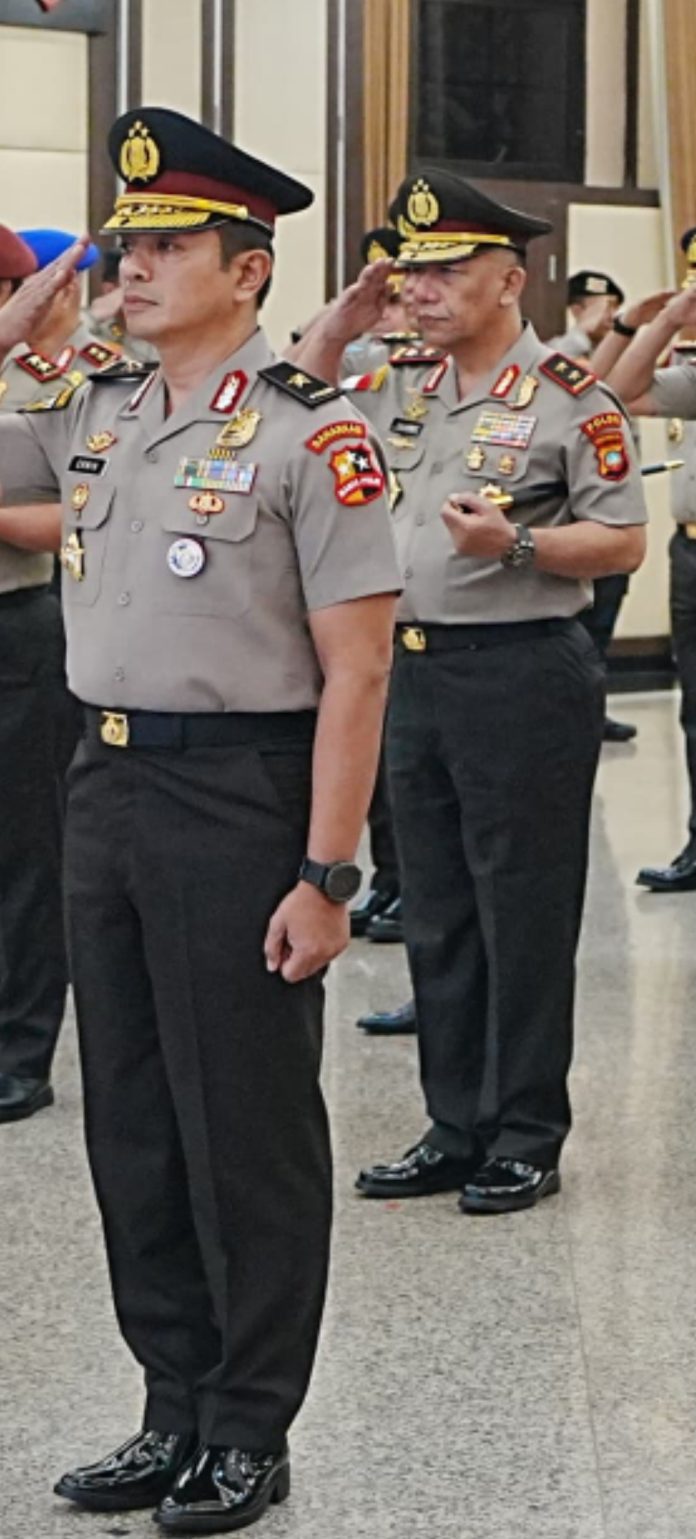 Kapolda Kepri Drs. Yan Fitri Halimansyah resmi mendapatkan kenaikan pangkat dari Brigjen Pol menjadi Irjen Pol. Upacara Korps Raport dipimpin langsung Kapolri Jenderal Listyo Sigit Prabowo pada Jumat (22/12) f, Humas Polri