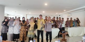 Pemko Bentuk Tim Pelaksana Kesehatan Jiwa Masyarakat Dinas Kesehatan Pengendalian Penduduk dan Keluarga Berencana Kota Tanjungpinang mengelar rapat koordinasi pembentukan Tim Pelaksana Kesehatan Jiwa Masyarakat di Hotel CK Tanjungpinang, Kamis (7/12) f,Pemko Tanjungpinang