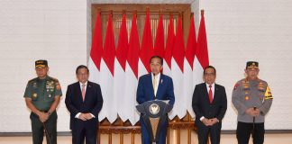 Berangkat ke Jepang, Presiden Jokowi Hadiri Perayaan 50 Tahun KTT ASEAN-Jepang Presiden Jokowi memberikan keterangan pers, di Pangkalan TNI AU Halim Perdanakusuma, Jakarta, Sabtu (16/12/2023). (Foto: BPMI Setpres)