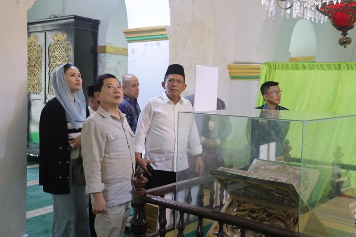 Menteri Perencanaan Pembangunan Nasional (PPN)/Kepala Badan Perencanaan Pembangunan Nasional (Bappenas) RI Suharso Monoarfa melakukan kunjungan kerja ke Pulau Penyengat, Tanjungpinang, Jumat (1/12) f,diskominfo Kepri