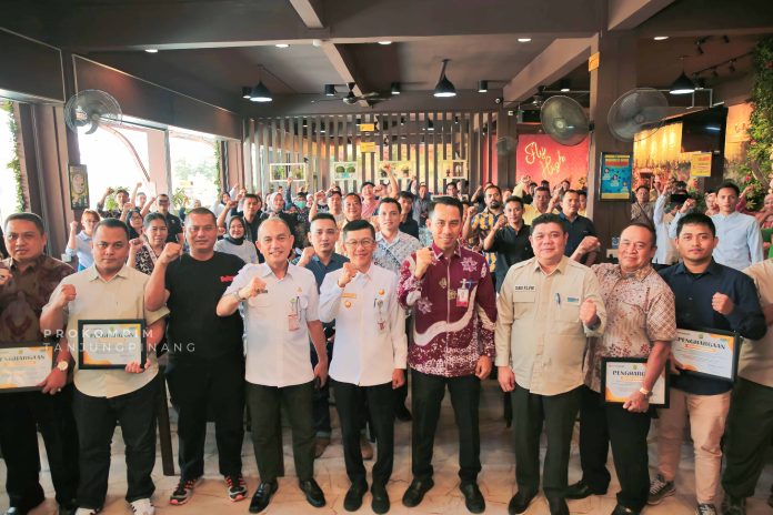 Pj Wali Kota Tanjungpinang, Hasan saat Coffe Morning dengan mengundang wajib pajak yang ada di Kota Tanjungpinang, di Calisto Food Court, Rabu (24/1) f, Pemko Tanjungpinang