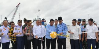 Gubernur Ansar Resmikan Pelabuhan Pengumpan Penagi Ranai, Aksebilitas Penumpang dan Barang Makin Lancar Gubernur Kepulauan Riau Ansar Ahmad meresmikan operasional Pelabuhan Pengumpan Regional Penagi, Ranai, Kabupaten Natuna, yang telah selesai direhabilitasi, Rabu (17/1) f,diskominfo Kepri