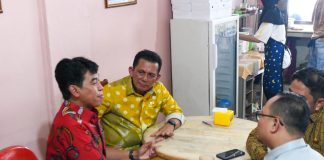 Penerimaan Pajak Kanwil DJP Kepri Capai Rp9,85 Triliun, Gubernur Ansar Beri Apresiasi dan Imbau Masyarakat Bayar Tepat Waktu Gubernur Kepulauan Riau Ansar Ahmad bersilaturahmi dengan Kepala Kanwil DJP Kepri, Imanul Hakim di Kedai Prata Pagi Sore, Tanjungpinang, Kamis (18/1) f,diskominfo Kepri