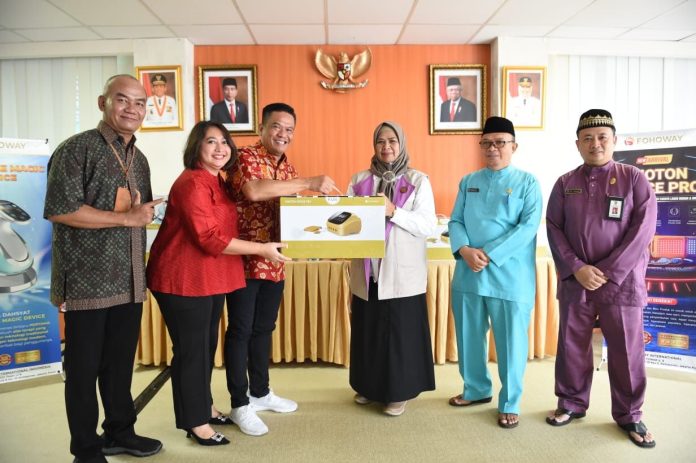 Alat terapi kesehatan produk dari perusahaan asal China yaitu Fohowey Internasional dilaunching dan disosialisasikan di Lantai 4 Rumah Sakit Umum Provinsi Raja Ahmad Tabib (RAT), Tanjungpinang, Jumat (5/1) f, diskominfo Kepri