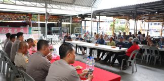 Wakapolresta Dengarkan Keluhan Warga Bukit Bestari Lewat Ngopi Bareng Polresta Tanjungpinang menggelar ngopi bareng bersama masyarakat Tanjungpinang wilayah hukum Polsek Kecamatan Bukit Bestari, di Pujasera Pinang 888, Kecamatan Bukit Bestari, Kota Tanjungpinang, Selasa (09/01) f,Polresta Tanjungpinang