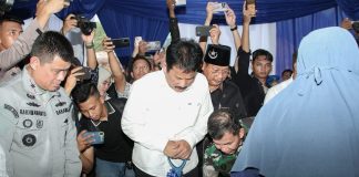 Pembangunan Rumah Contoh di Rempang Dimulai, HMR & Forkopimda Letakkan Batu Pertama Kepala Badan Pengusahaan (BP) Batam H Muhammad Rudi (HMR), bersama unsur Forum Koordinasi Pimpinan Daerah (Forkopimda) Kota Batam dan Kepulauan Riau (Kepri), meletakkan batu pertama pembangunan rumah contoh kawasan pemukiman di Tanjungbanun, Kecamatan Galang, Pulau Rempang pada Rabu (10/1/2024) f, Pemko Batam