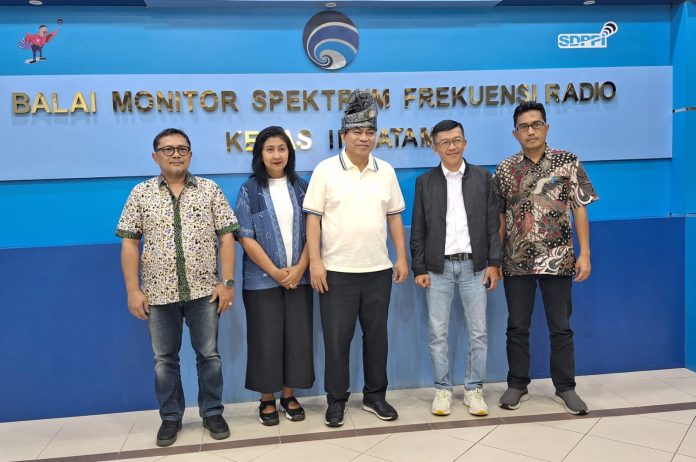 Menteri Komunikasi dan Informatika (Menkominfo) RI, Budi Arie Setiadi melakukan kunjungan kerja ke Balai Monitor (Balmon) Spektrum Frekuensi Radio Kelas II Batam, Sabtu (13/1) f, diskominfo Kepri