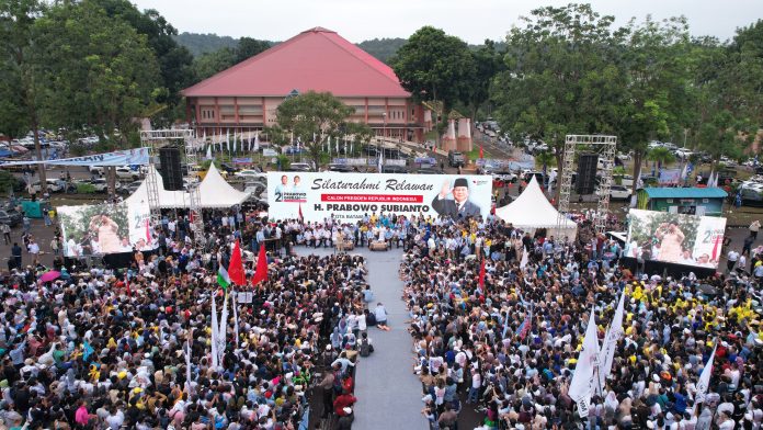 Kepolisian Daerah Kepulauan Riau dan Polresta Barelang Polda Kepri menerjunkan ribuan personel gabungan, untuk mengamankan giat silaturahmi relawan calon presiden nomor urut dua, Prabowo-Gibran di Temenggung Abdul Jamal Kota Batam, Provinsi Kepulauan Riau, Sabtu (13/1) f, Polda Kepri