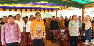 Gubernur Ansar Resmikan Peningkatan Jalan Letung – Kuala Maras di Kepulauan Anambas Gubernur Kepulauan Riau H. Ansar Ahmad, menghadiri peresmian peningkatan jalan yang menghubungkan Letung ke Kuala Maras dan sebaliknya, Senin (15/1) f, diskominfo Kepri