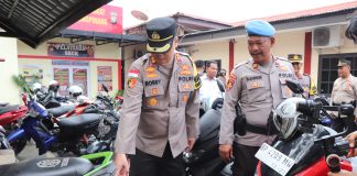 Kenderaan Personel Polresta Tanjungpinang dirazia Propam, Tidak Ditemukan Knalpot Brong Wakapolresta Tanjungpinang AKBP Arief Robby Rachman menggelar razia knalpot brong untuk kenderaan personel Polri di Mapolresta Tanjungpinang, Senin (15/01) pagi f, Polresta Tanjungpinang