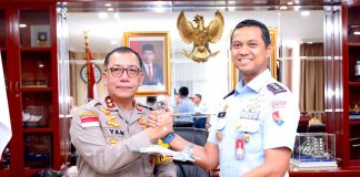 Kapolda Kepri Terima Kunjungan Silaturahmi Danlanud Kapolda Kepri Irjen. Pol. Drs. Yan Fitri Halimansyah, menerima kunjungan silahturahmi Danlanud Hang Nadim Letkol. Pnb. Sony Aji Pramono, S.T., M.I.Pol., beserta Pejabat Utama Lanud Hang Nadim ke Polda Kepri bertempat di Kerja Kapolda Kepri, Rabu (24/1) f, Polda Kepri