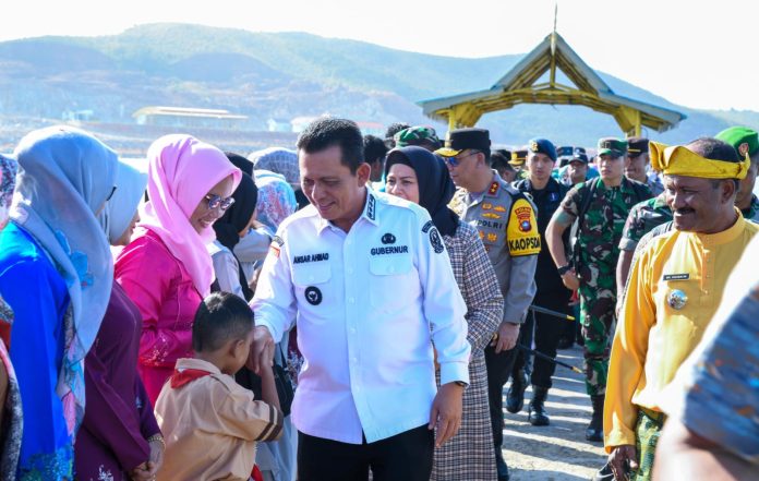 Gubernur Kepulauan Riau (Kepri) H Ansar Ahmad melakukan kunjungan bersama Forum Koordinasi Pimpinan Daerah (Forkopimda) Kepri melakukan kunjungan kerja ke Kecamatan Tambelan, Kabupaten Bintan, Kamis (25/01). F,diskominfo Kepri