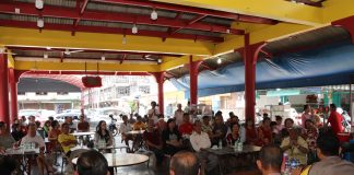 Jumat Berkat, Kapolresta Minta Warga Sampaikan Uneg-Uneg Agar Bisa Dicari Penyelesaiannya Kapolresta Tanjungpinang Kombes Pol. H. Ompusunggu mendengarkan keluhan, curhatan, kritikan masyarakat, guna mewujudkan situasi Kamtibmas yang kondusif dan pelayanan Polri di Kedai Kopi Klenteng Pelantar III, Kelurahan Tanjungpinang Kota, Kecamatan Tanjungpinang Kota, Kota Tanjungpinang, pada hari Jumat (26/01) f, Polresta Tanjungpinang