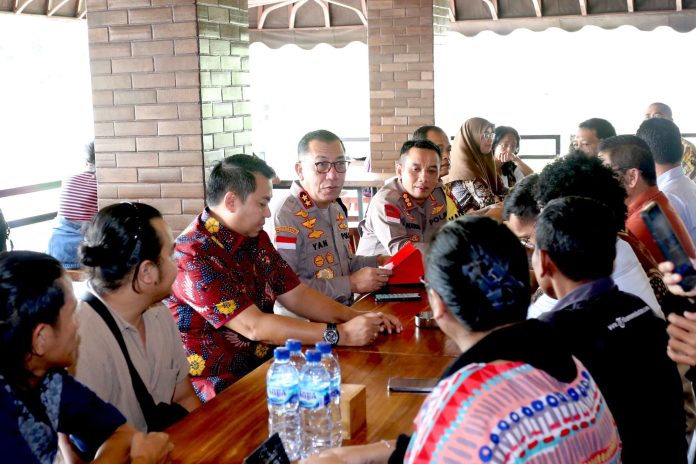 Hal itu disampaikan Kapolda Kepri Irjen. Pol. Drs. Yan Fitri Halimansyah melaksanakan giat Jumat curhat bersama media di Morning Bakery KBC Batam Center, Jumat (26/1) f, Polda Kepri