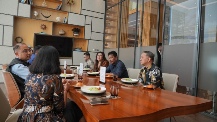 Duta Besar India untuk Indonesia dan Timor Leste, Sandeep Chakravorty bersama Konsul Jenderal (Konjen) India di Medan, Shubham Singh berkunjung ke Kota Batam, Minggu (28/1/2024) f, BP Batam