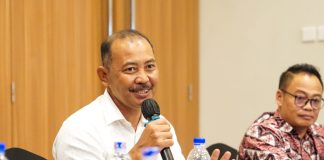 Sekdaprov Adi Dukung Usulan Pola Ruang Kawasan Industri di Desa Tembeling Kabupaten Bintan Masuk ke RTRW Provinsi Kepulauan Riau Sekretaris Daerah Provinsi Kepulauan Riau Adi Prihantara menyatakan dukungan usulan tersebut saat membuka kegiatan pembahasan usulan Pola Ruang Kawasan Industri di Kabupaten Bintan untuk diakomodir ke dalam proses integrasi RZWP3K dengan RTRW ke Dalam RTRW Provinsi Kepri di Hotel Aston Nagoya City Kota Batam, Rabu (31/1) f, diskominfo Kepri