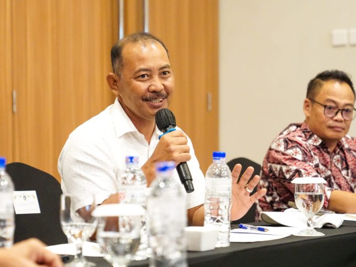 Sekretaris Daerah Provinsi Kepulauan Riau Adi Prihantara menyatakan dukungan usulan tersebut saat membuka kegiatan pembahasan usulan Pola Ruang Kawasan Industri di Kabupaten Bintan untuk diakomodir ke dalam proses integrasi RZWP3K dengan RTRW ke Dalam RTRW Provinsi Kepri di Hotel Aston Nagoya City Kota Batam, Rabu (31/1) f, diskominfo Kepri