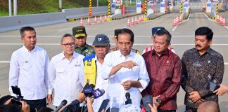 Peraturan Kenaikan Gaji ASN Segera Diterbitkan Presiden Jokowi usai meresmikan Jalan Tol Pamulang-Cinere-Raya Bogor di Gerbang Tol Limo Utama, Kota Depok, Jawa Barat, Senin (08/01/2024). (Foto: BPMI Setpres/Muchlis Jr)