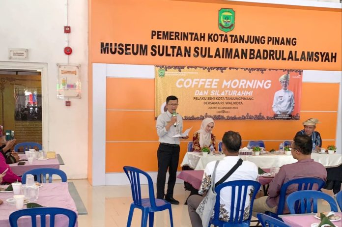 Penjabat (Pj) wali kota, Hasan kumpulkan pelaku seni membahas persiapan pelaksanaan kalender pariwisata 2024 di Museum Sultan Sulaiman Badrul Alamsyah, Jumat (26/1) f, Pemko Tanjungpinang