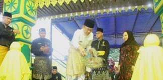 Pj Wali Kota Hasan dan Forkopimda Ziarah Makam Sambut Hari Jadi Kota Tanjungpinang Penjabat Wali Kota Tanjungpianang Hasan, bersama Lembaga Adat Melayu (LAM), Forkopimda, dan Perangkat Daerah Pemko Tanjungpinang memulai serangkaian kegiatan dengan ziarah makam, Jumat (5/1) f,Pemko Tanjungpinang