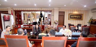 Garuda Berikan Diskon Harga Khusus untuk Pelayanan Korporasi Anggota Polri Kapolda Kepri Irjen. Pol. Drs. Yan Fitri Halimansyah, M.H. menerima kunjungan dan Silaturahmi PT. Garuda Indonesia (Persero) Tbk Batam Branch bertempat di ruang kerja Kapolda Kepri, Kamis (18/01) f,Polda Kepri