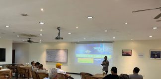 Ditlantas Polda Kepri Beri Sosialisasi Keselamatan untuk Warga Asing di Kawasan Industri Batam Ditlantas Polda Kepri menggelar kegiatan Pos Bising (Polantas Bina Warga Asing) di PT. McDermot Kota Batam, Kamis (18/1) f,Polda Kepri