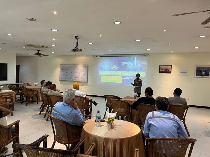 Ditlantas Polda Kepri menggelar kegiatan Pos Bising (Polantas Bina Warga Asing) di PT. McDermot Kota Batam, Kamis (18/1) f,Polda Kepri