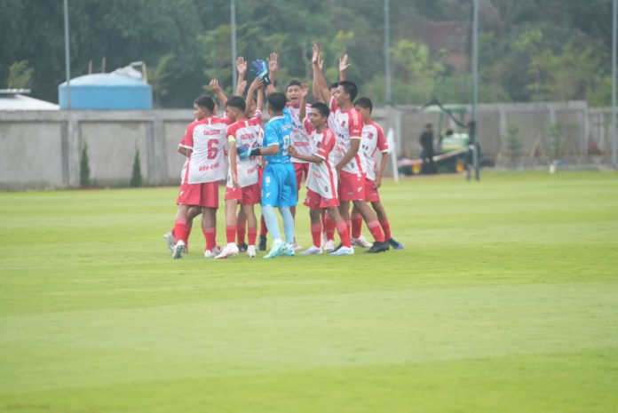 Gelaran Piala Soeratin U-13 sudah memasuki hari kedua, Senin (22/1). Pertandingan digelar di dua Lapangan Garudayaksa Football Academy, Setu, Kabupaten Bekasi. f,pssi
