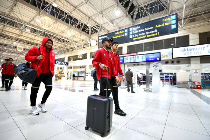 Timnas Indonesia terbang dari Antalya ke Istanbul pada 6 Januari, pukul 20.55 waktu setempat atau 00.55 WIB, Minggu (7/1/2024) dini hari. Setelah mendarat di Istanbul, Turki, Indonesia melanjutkan penerbangan ke Doha, Qatar f,pssi