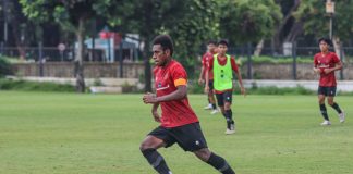 TC U-20, Muhammad Iqbal Ditempatkan Jadi Gelanggang Bertahan Pemain tim U-20, Muhammad Iqbal Gwijangge menjalani peran baru sebagai gelandang bertahan saat pemusatan latihan (TC) tim U-20 Indonesia di Jakarta f, pssi
