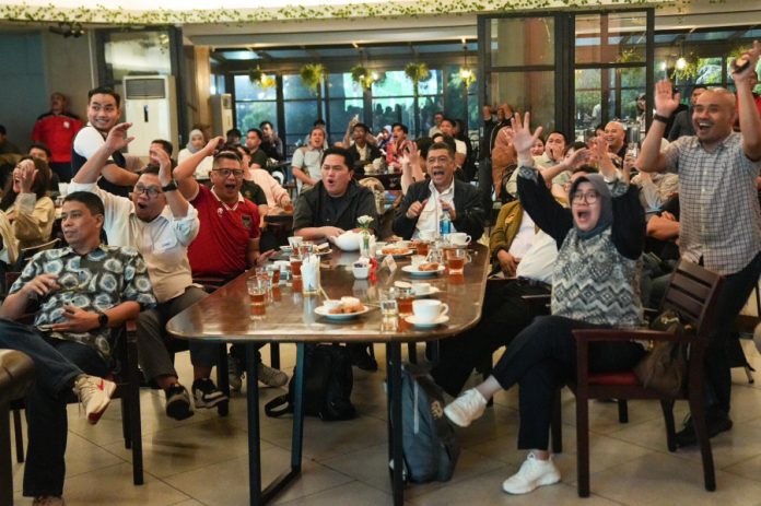 Ketua Umum PSSI, Erick Thohir saat menyaksikan pertandingan antara Timnas Indonesia melawan Irak dalam pertandingan Piala Asia 2023 di Qatar, Senin (15/1) malam f,pssi.