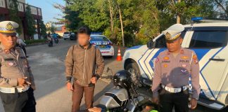 Sat Lantas Polresta Tanjungpinang Temukan 12 Knalpot Tidak Sesuai Spesifikasi Teknis di SMAN 2 Tanjungpinang Sat Lantas Polresta Tanjungpinang melaksanakan razia knalpot tidak sesuai spesifikasi teknis di SMAN 2 Tanjungpinang, Jumat (23/02) f,Polresta Tanjungpinang